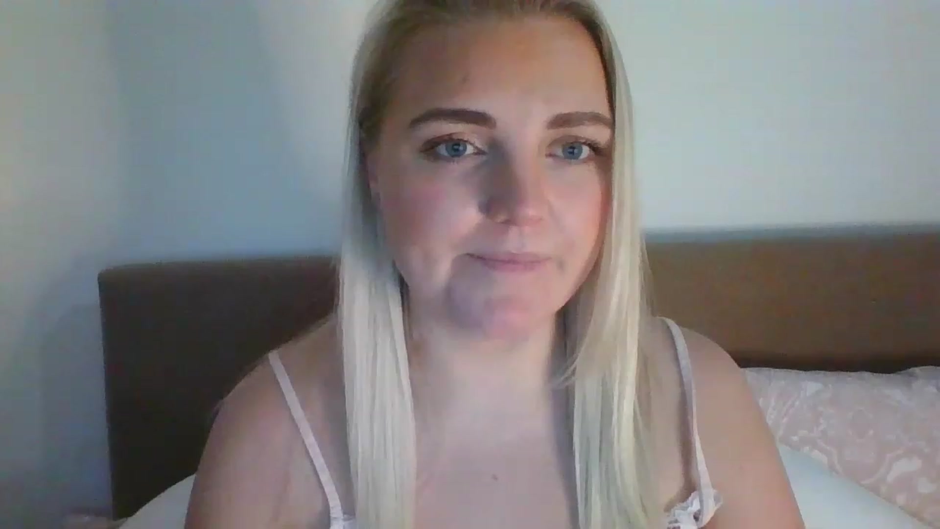 Gallery image thumbnail from JessyLou's myfreecams stream on, 02/09/2023, 23:27 image 5 of 20