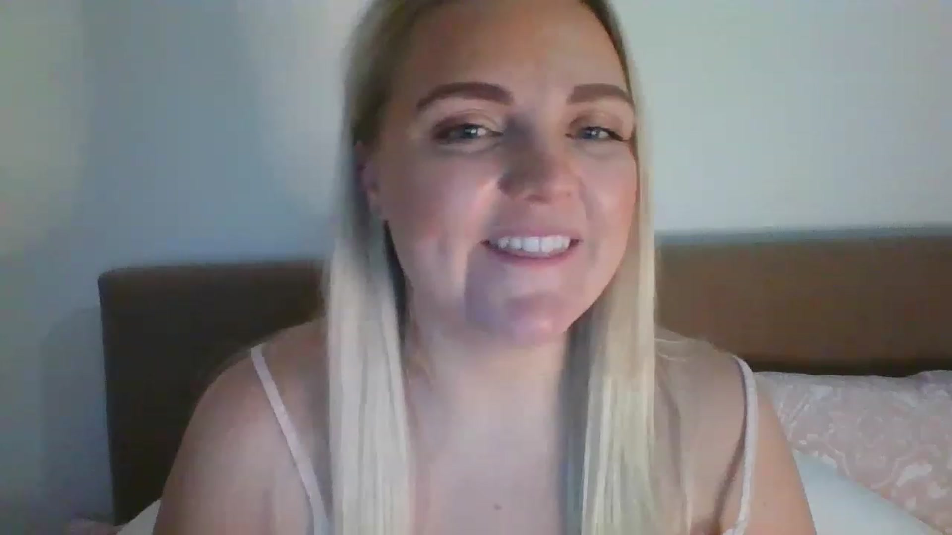 Gallery image thumbnail from JessyLou's myfreecams stream on, 02/09/2023, 23:27 image 11 of 20