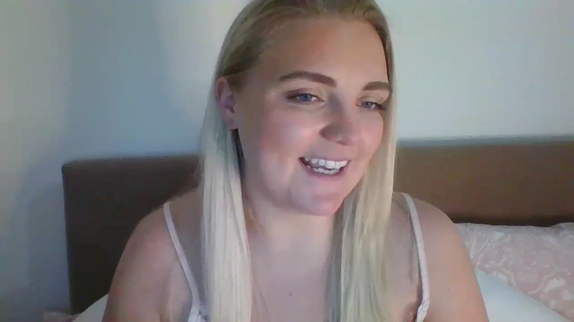 Gallery image thumbnail from JessyLou's myfreecams stream on, 02/09/2023, 23:27 image 16 of 20