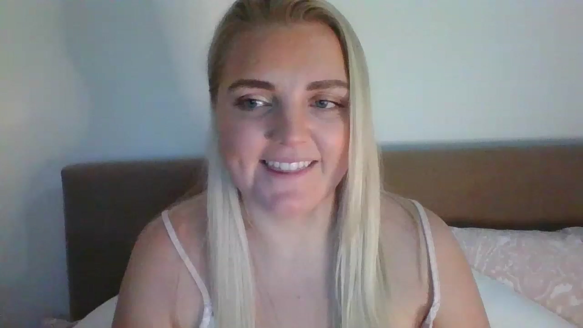 Gallery image thumbnail from JessyLou's myfreecams stream on, 02/09/2023, 23:27 image 17 of 20