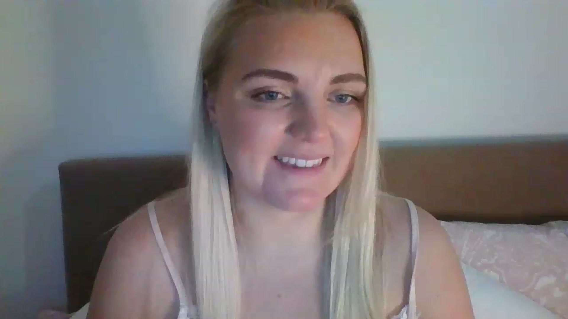Gallery image thumbnail from JessyLou's myfreecams stream on, 02/09/2023, 23:27 image 7 of 20