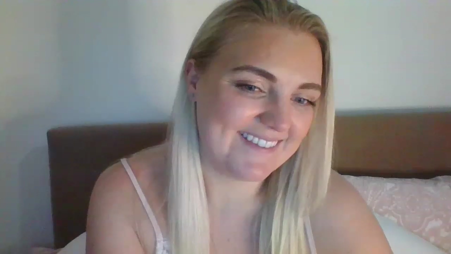 Gallery image thumbnail from JessyLou's myfreecams stream on, 02/09/2023, 23:27 image 20 of 20
