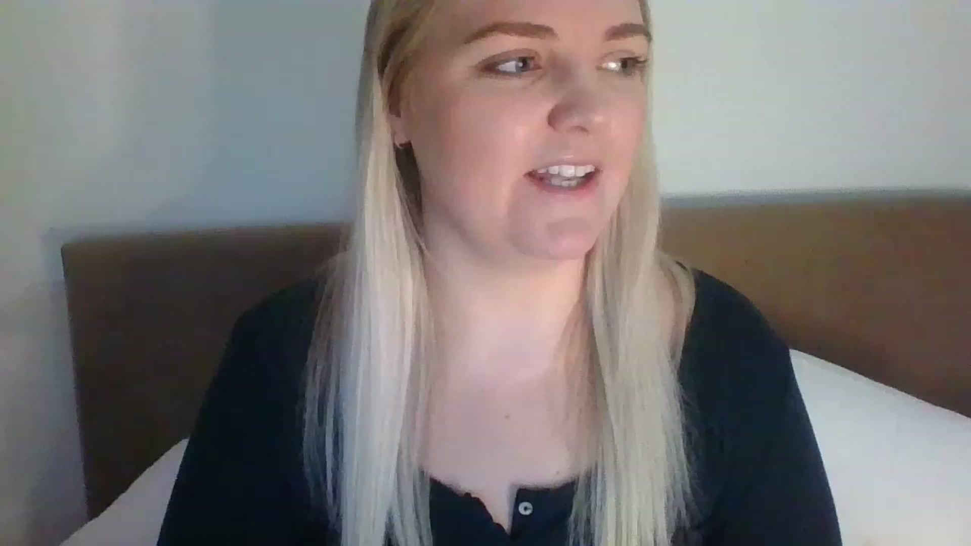 Gallery image thumbnail from JessyLou's myfreecams stream on, 03/03/2023, 23:18 image 3 of 20
