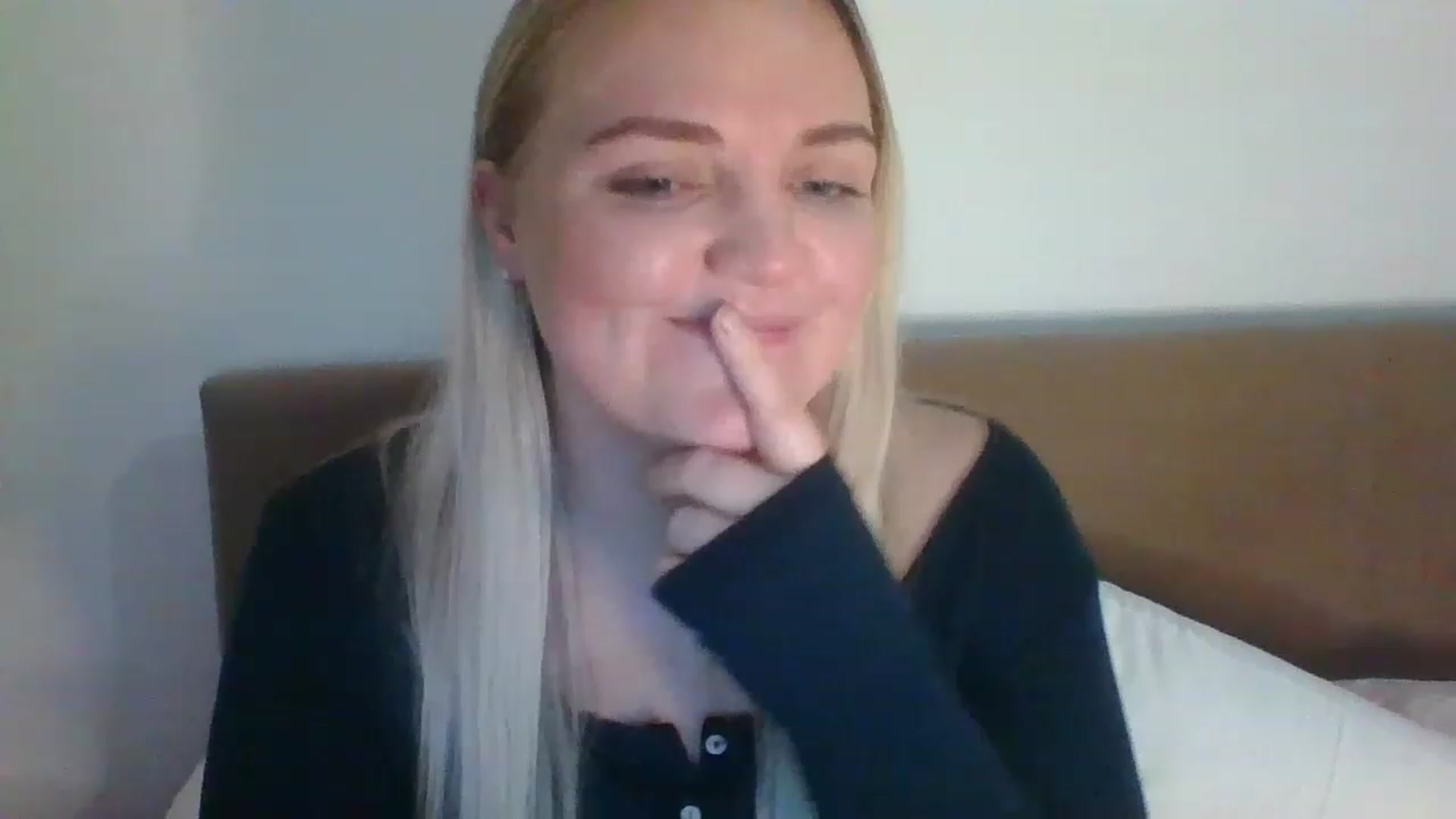 Gallery image thumbnail from JessyLou's myfreecams stream on, 03/03/2023, 23:18 image 16 of 20