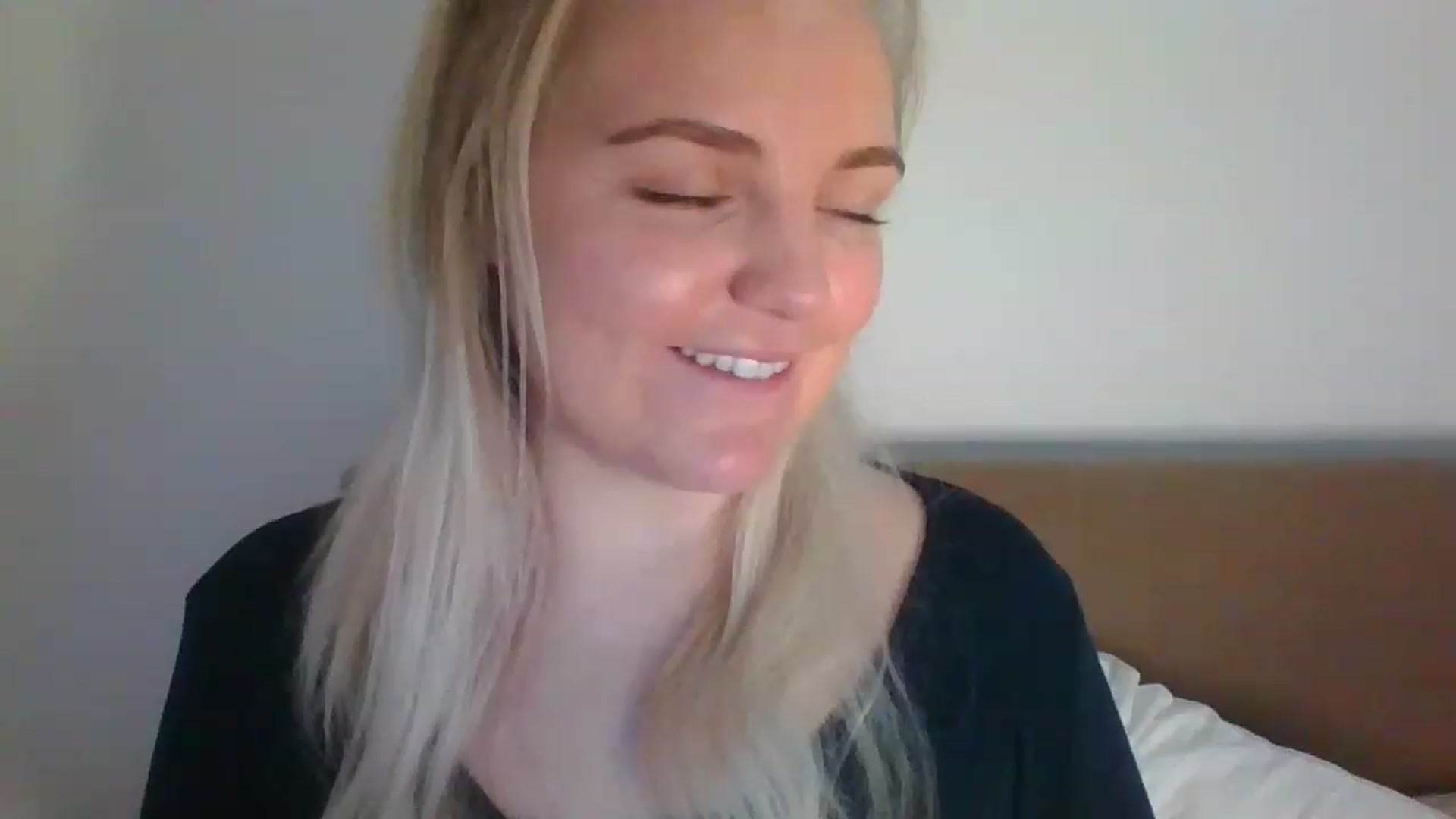 Gallery image thumbnail from JessyLou's myfreecams stream on, 03/18/2023, 23:22 image 9 of 20