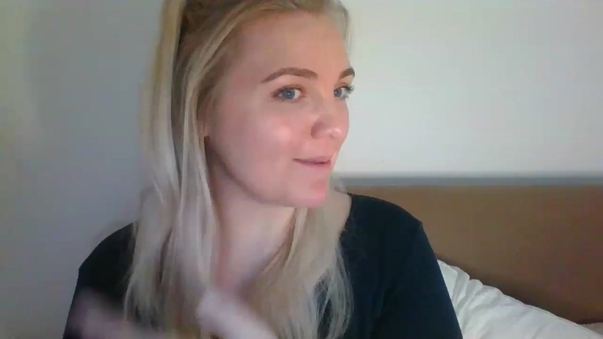 Gallery image thumbnail from JessyLou's myfreecams stream on, 03/18/2023, 23:22 image 13 of 20