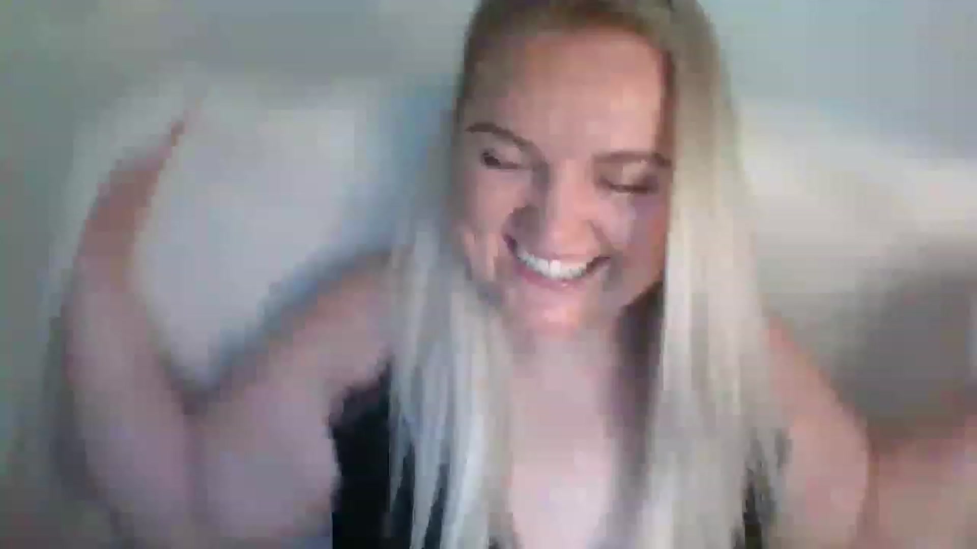 Gallery image thumbnail from JessyLou's myfreecams stream on, 04/12/2023, 20:37 image 15 of 20