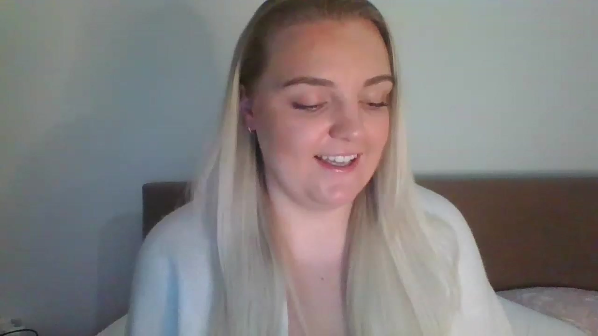 Gallery image thumbnail from JessyLou's myfreecams stream on, 04/12/2023, 20:37 image 16 of 20