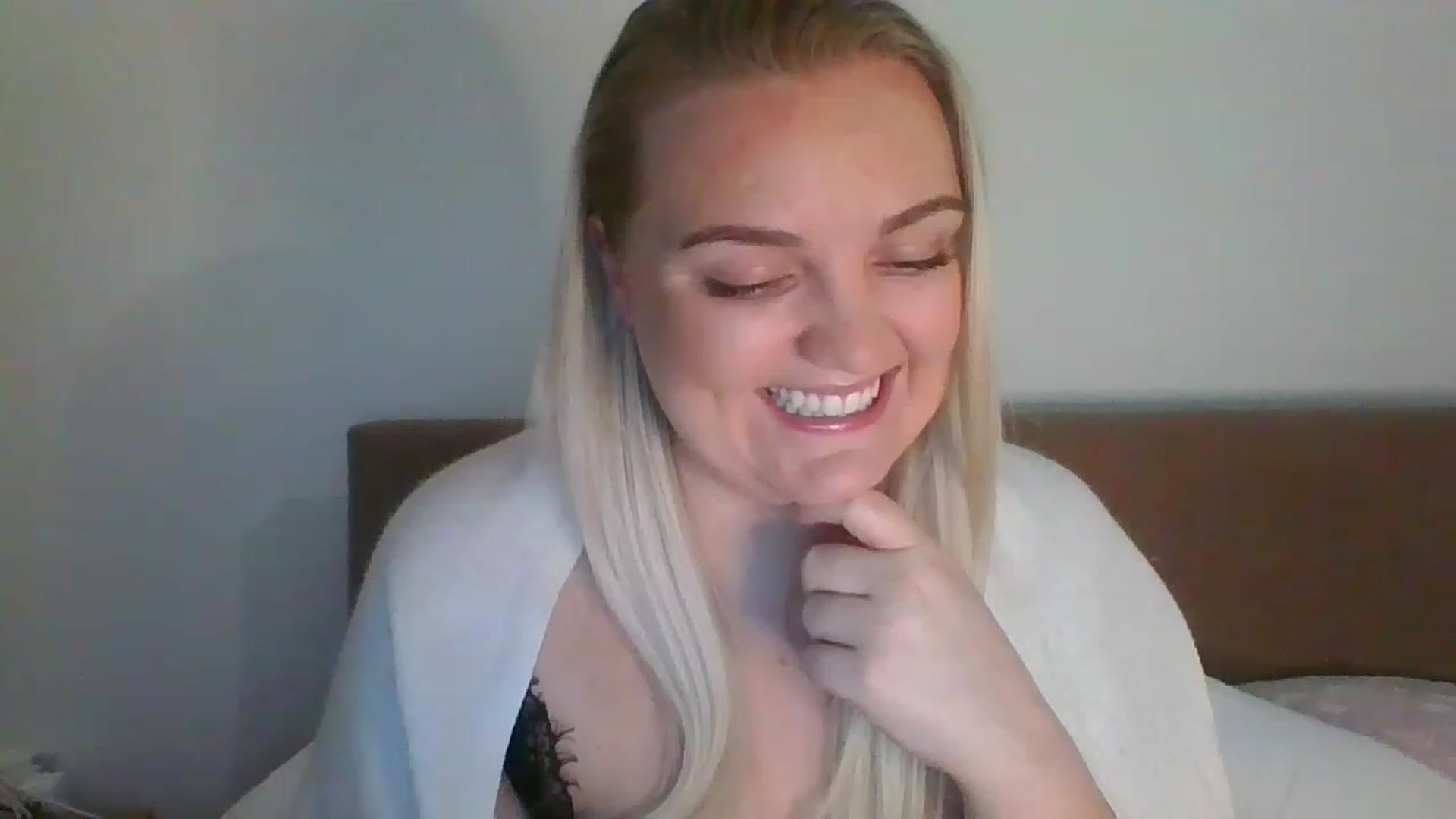 Gallery image thumbnail from JessyLou's myfreecams stream on, 04/12/2023, 20:37 image 3 of 20