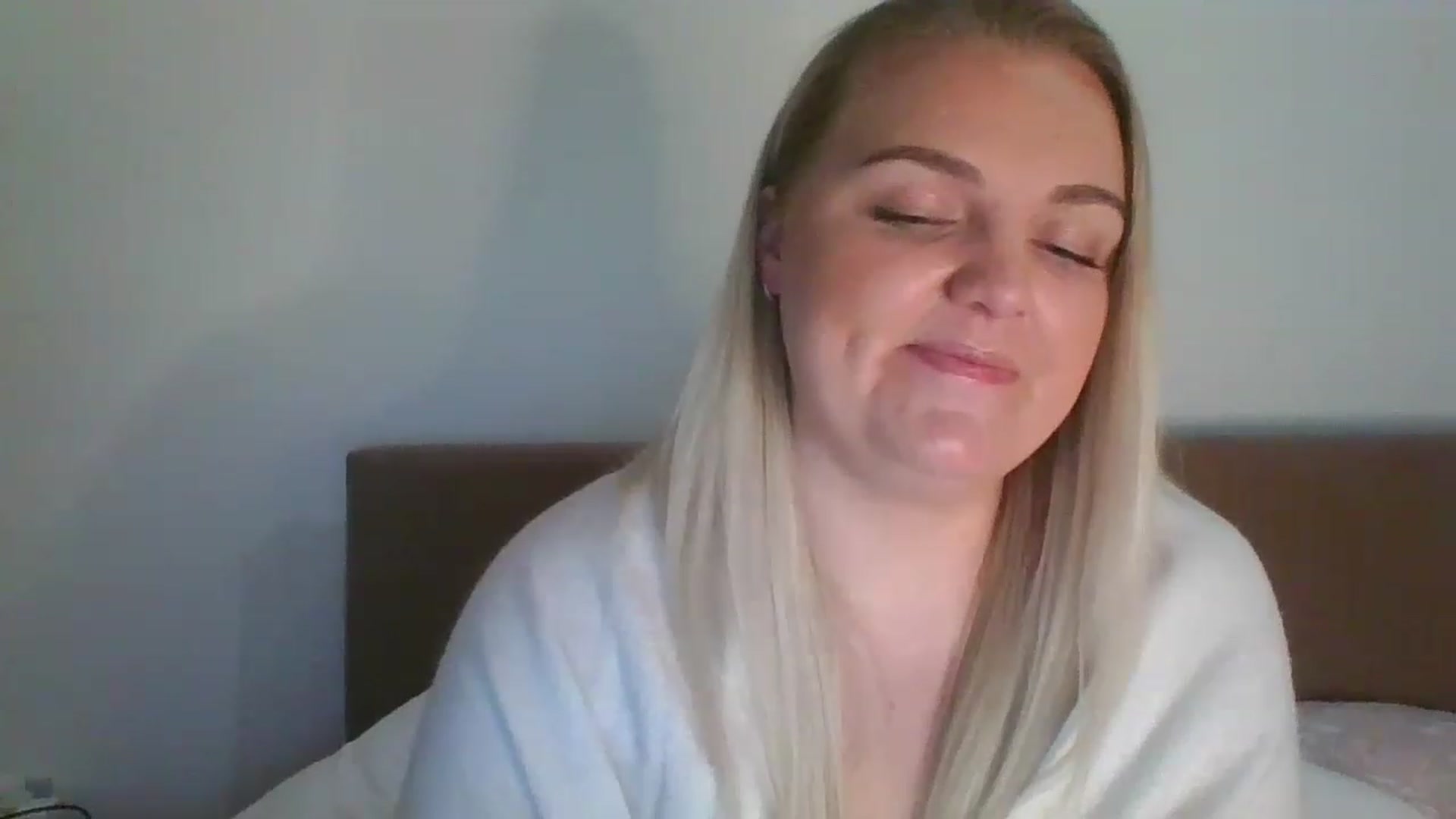 Gallery image thumbnail from JessyLou's myfreecams stream on, 04/12/2023, 20:37 image 18 of 20