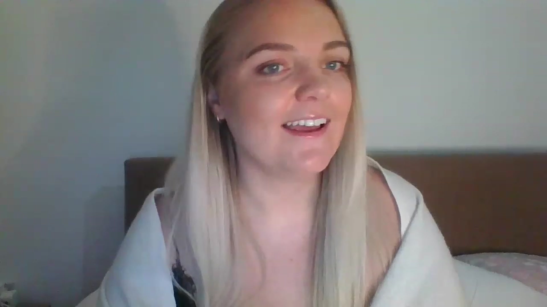 Gallery image thumbnail from JessyLou's myfreecams stream on, 04/12/2023, 20:37 image 11 of 20