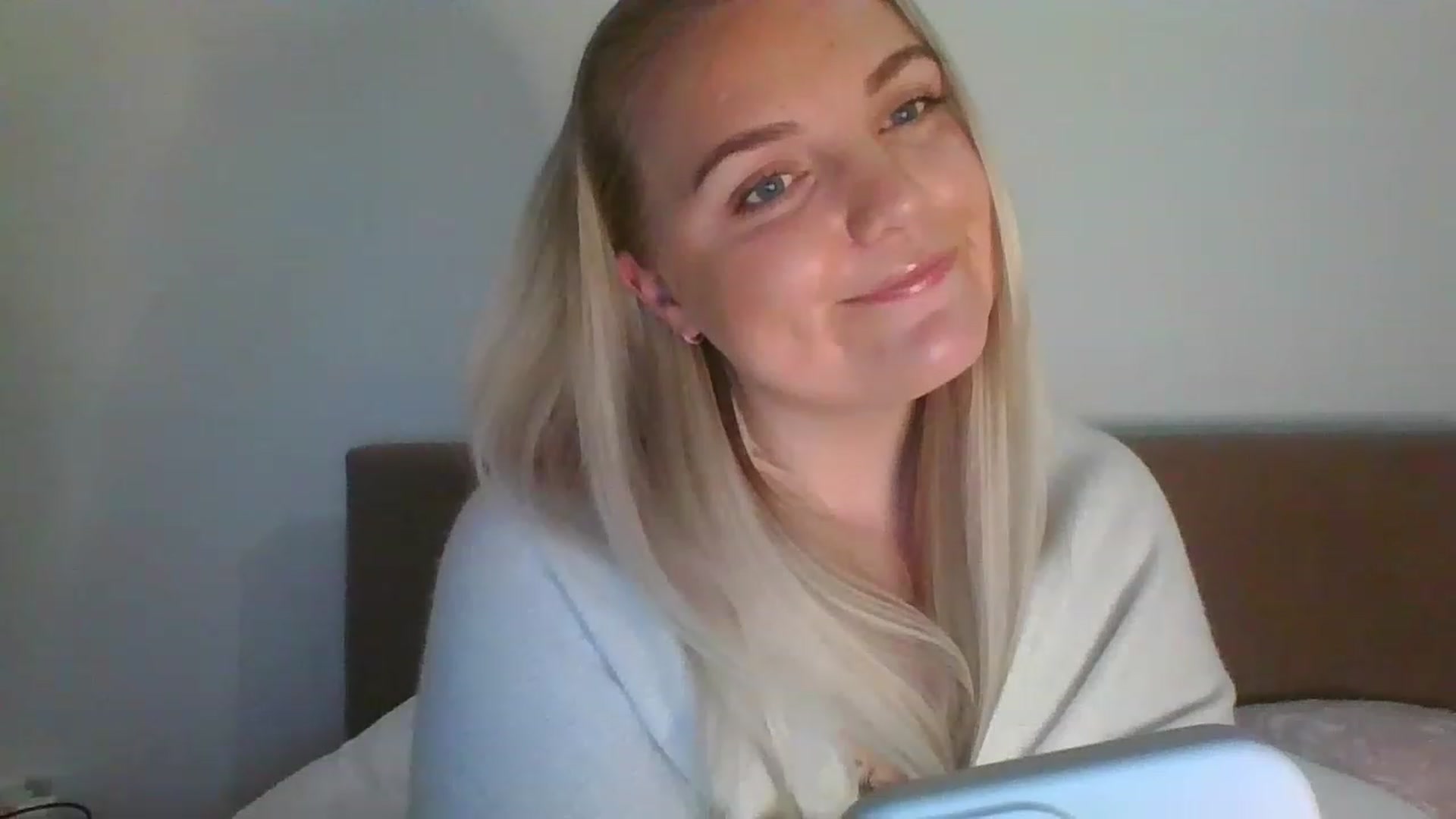 Gallery image thumbnail from JessyLou's myfreecams stream on, 04/12/2023, 20:37 image 17 of 20