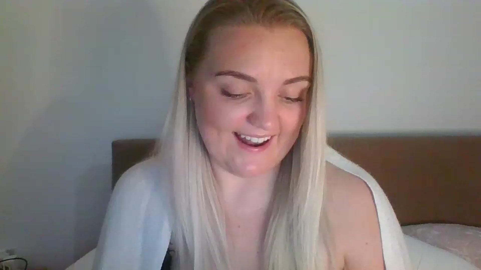 Gallery image thumbnail from JessyLou's myfreecams stream on, 04/12/2023, 20:37 image 20 of 20