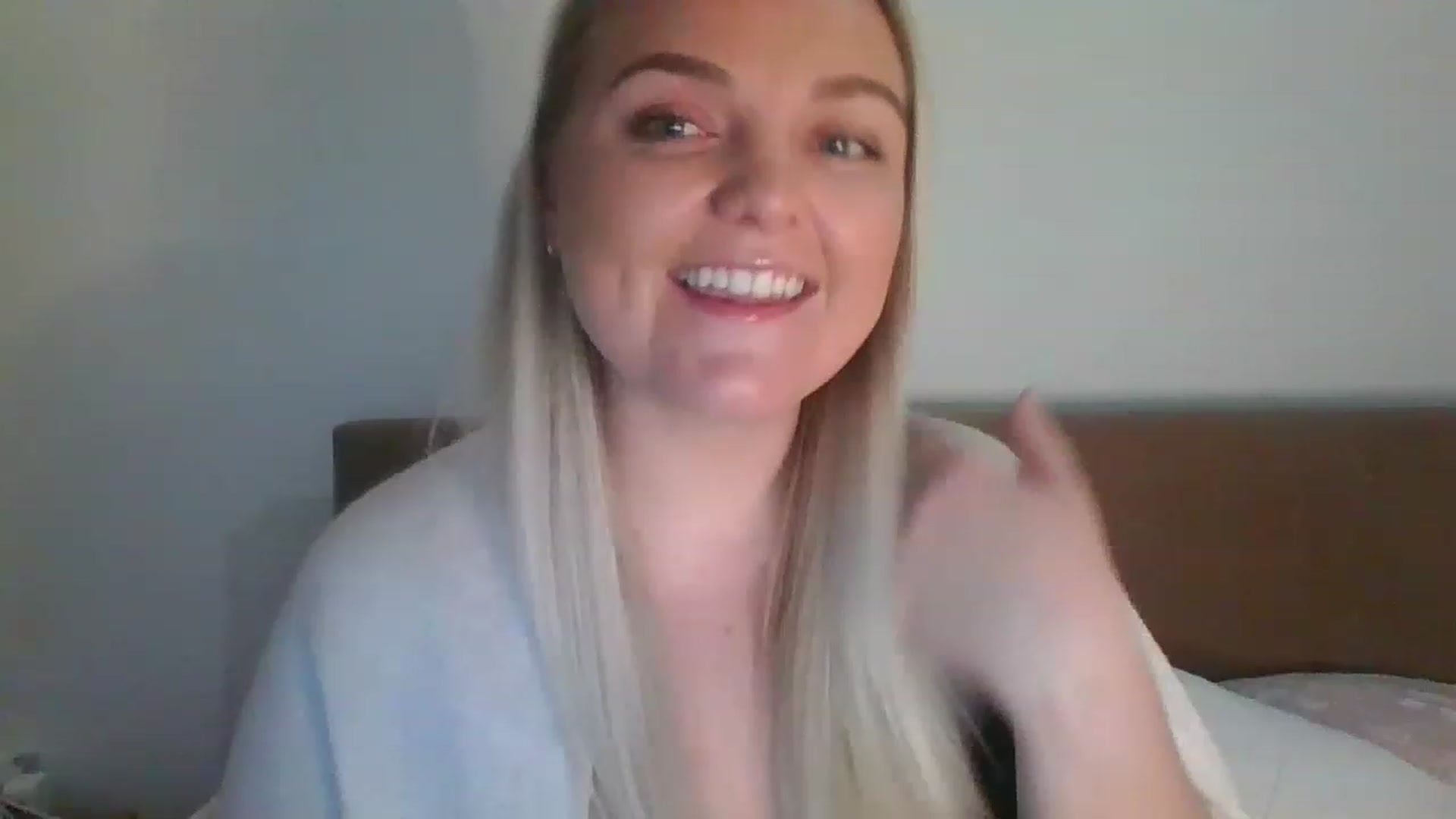 Gallery image thumbnail from JessyLou's myfreecams stream on, 04/12/2023, 20:37 image 8 of 20