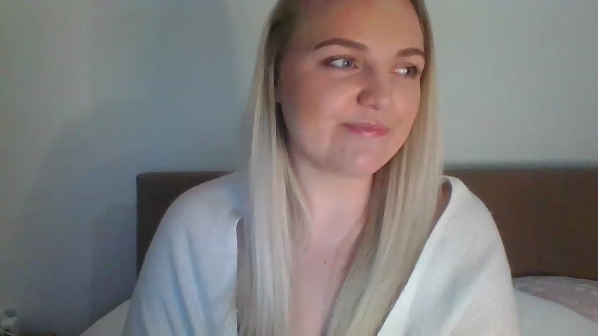 Gallery image thumbnail from JessyLou's myfreecams stream on, 04/12/2023, 20:37 image 12 of 20