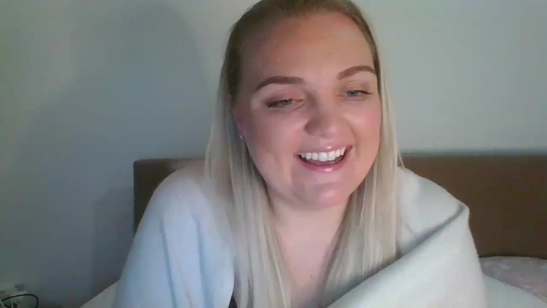 Gallery image thumbnail from JessyLou's myfreecams stream on, 04/12/2023, 20:37 image 19 of 20