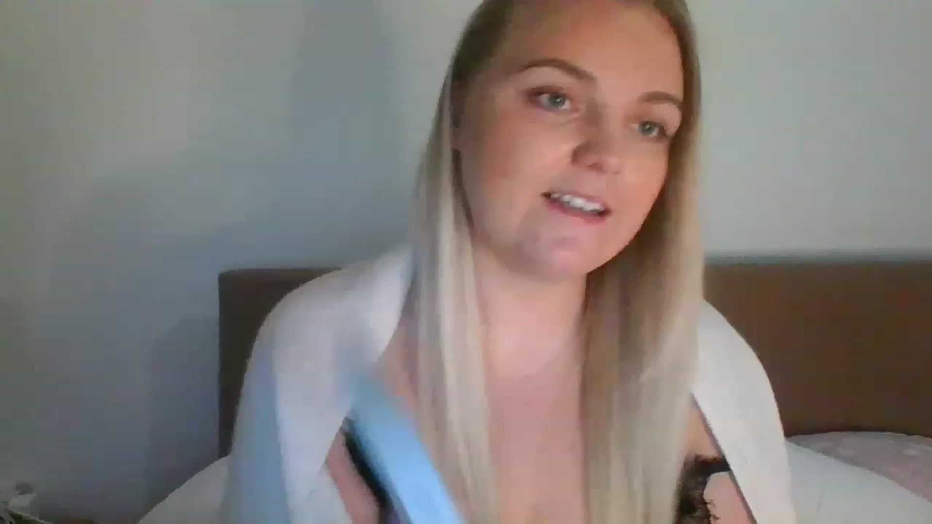 Gallery image thumbnail from JessyLou's myfreecams stream on, 04/12/2023, 20:37 image 4 of 20