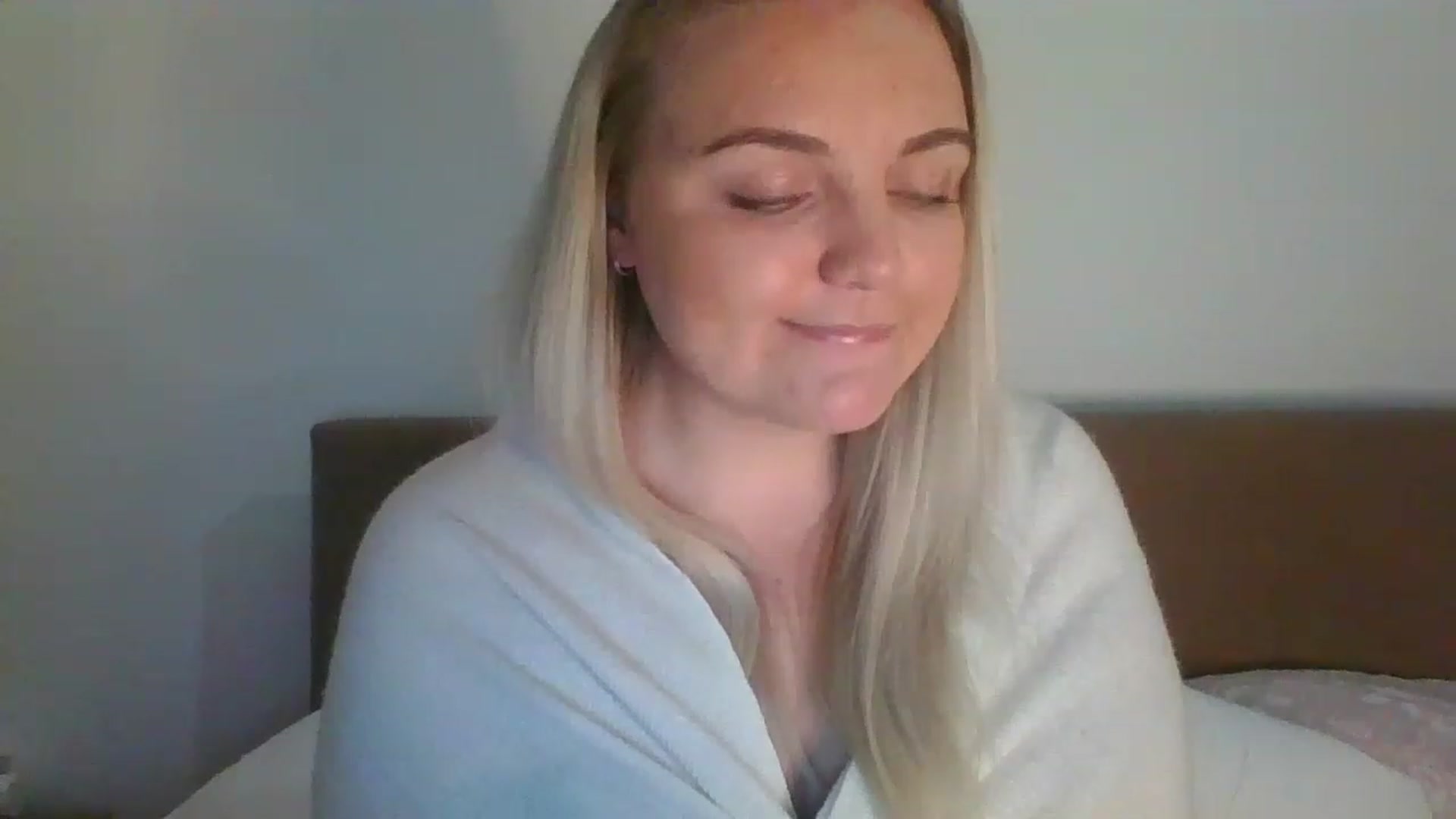 Gallery image thumbnail from JessyLou's myfreecams stream on, 04/12/2023, 20:37 image 13 of 20