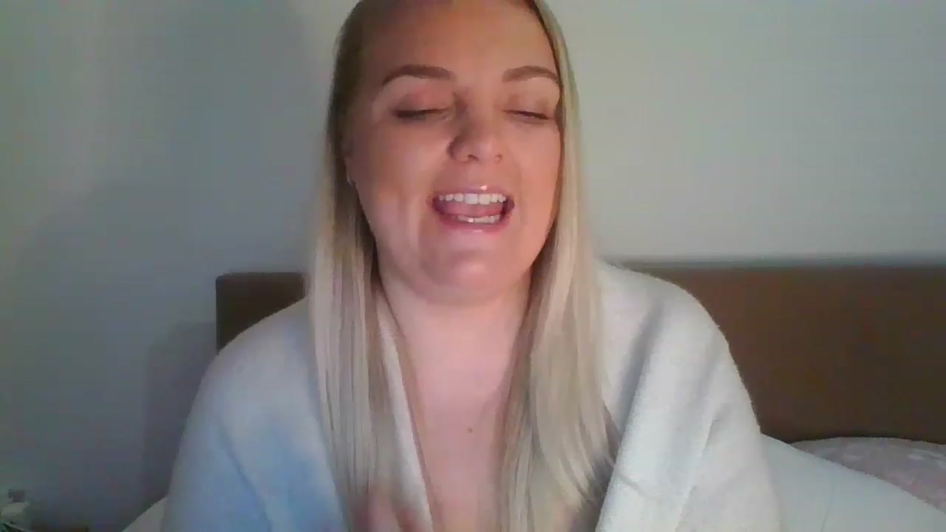 Gallery image thumbnail from JessyLou's myfreecams stream on, 04/12/2023, 20:37 image 10 of 20