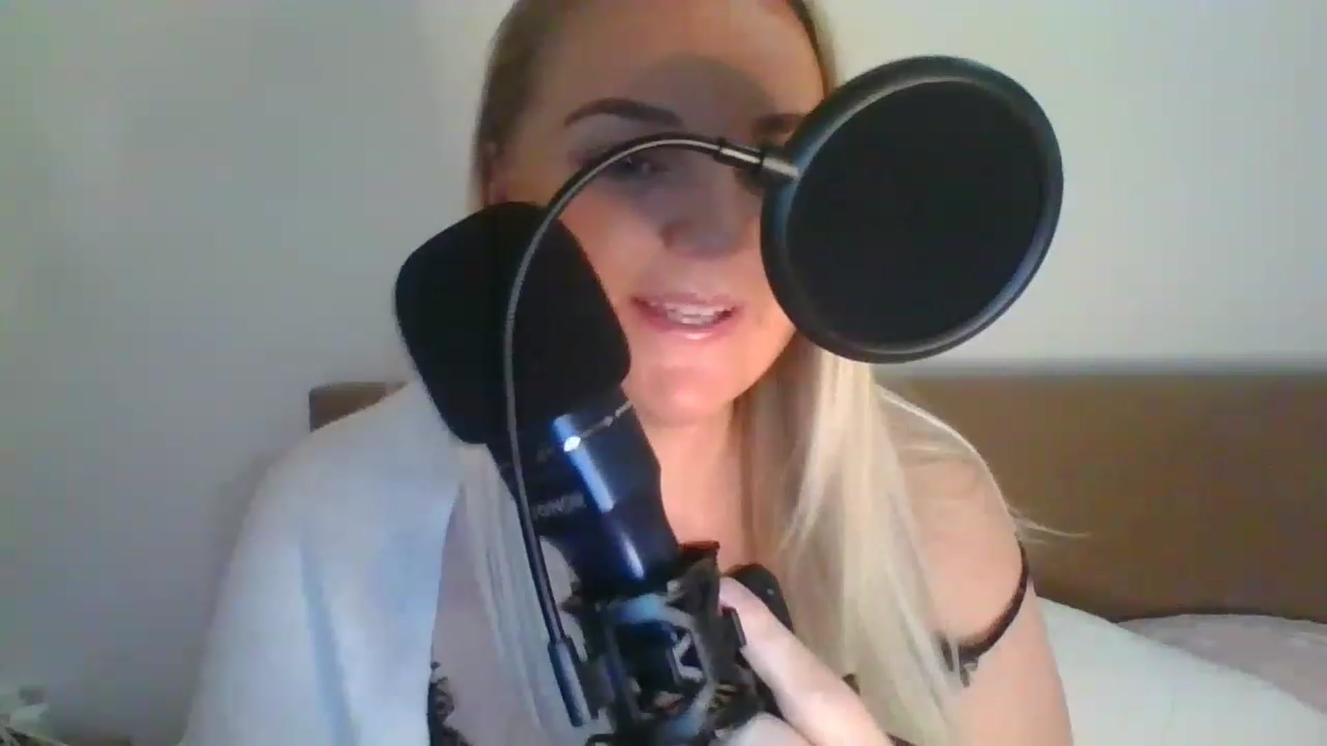Gallery image thumbnail from JessyLou's myfreecams stream on, 04/12/2023, 20:37 image 7 of 20