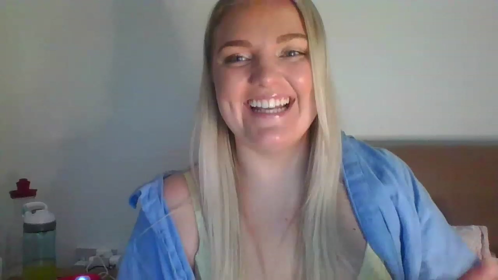 Gallery image thumbnail from JessyLou's myfreecams stream on, 04/14/2023, 21:17 image 13 of 20