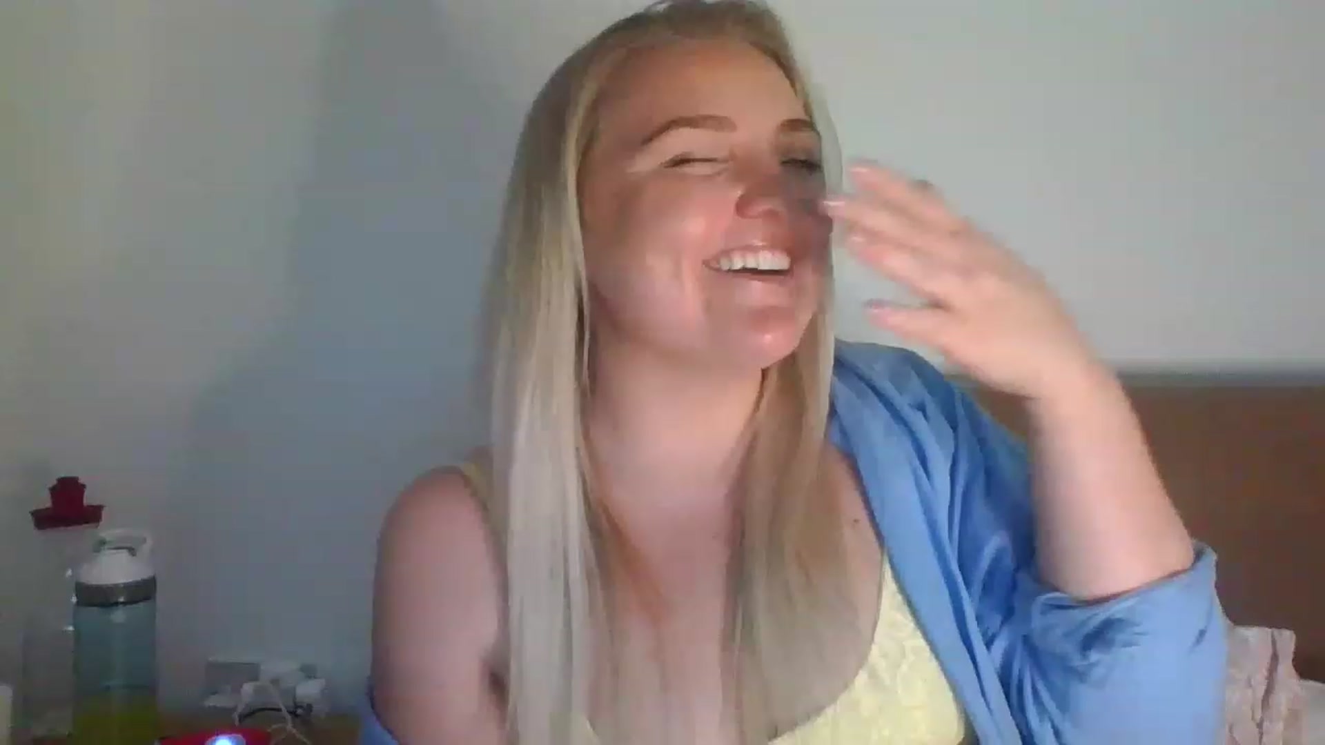 Gallery image thumbnail from JessyLou's myfreecams stream on, 04/14/2023, 21:17 image 18 of 20