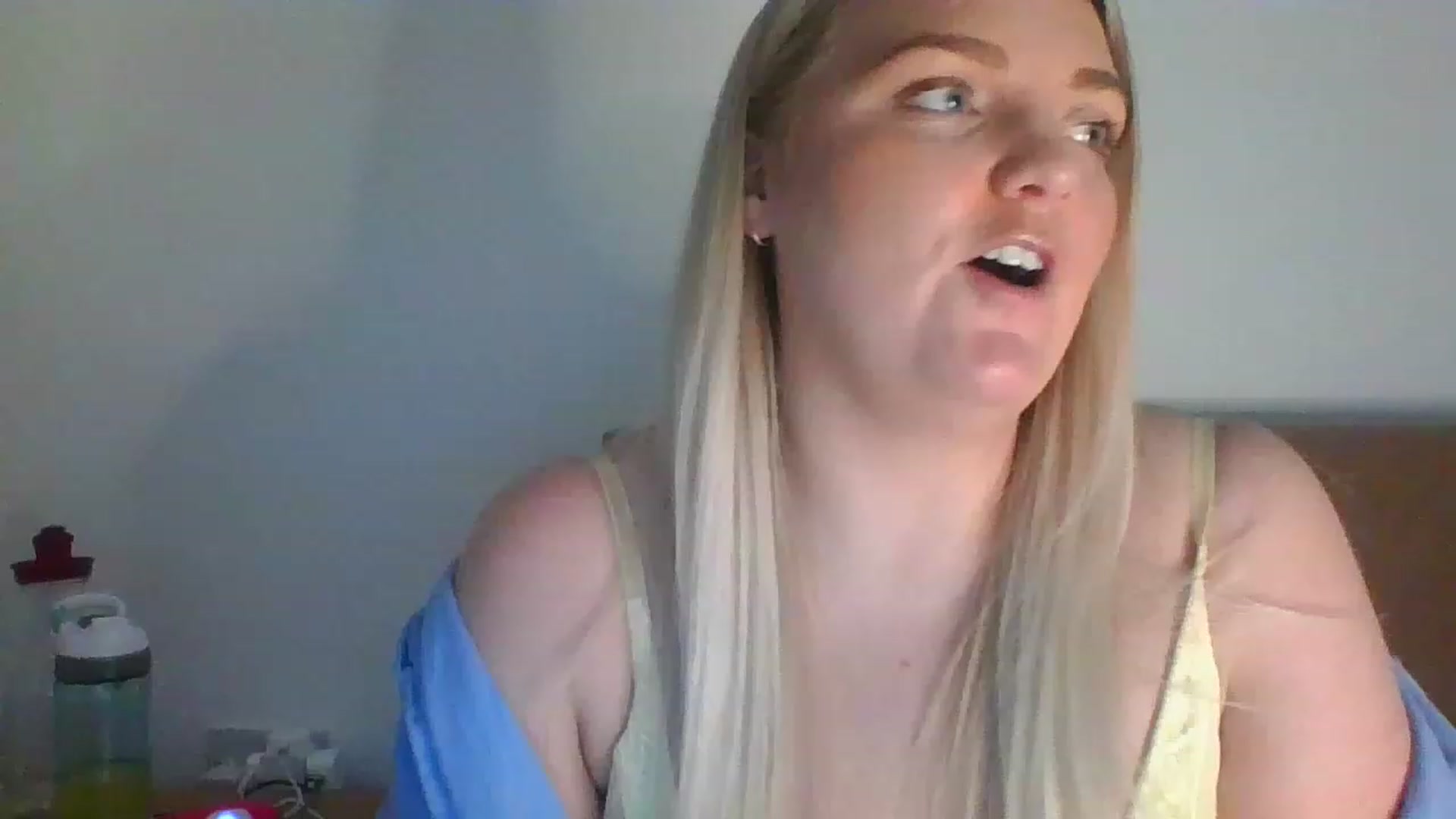 Gallery image thumbnail from JessyLou's myfreecams stream on, 04/14/2023, 21:17 image 14 of 20