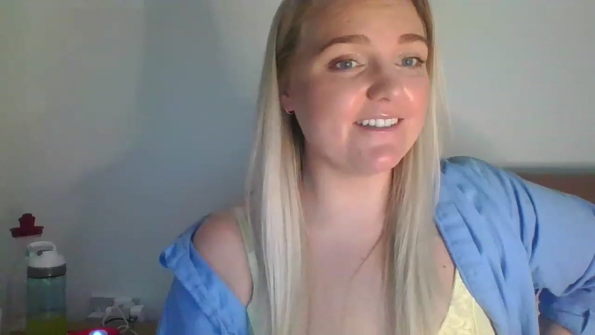 Gallery image thumbnail from JessyLou's myfreecams stream on, 04/14/2023, 21:17 image 12 of 20