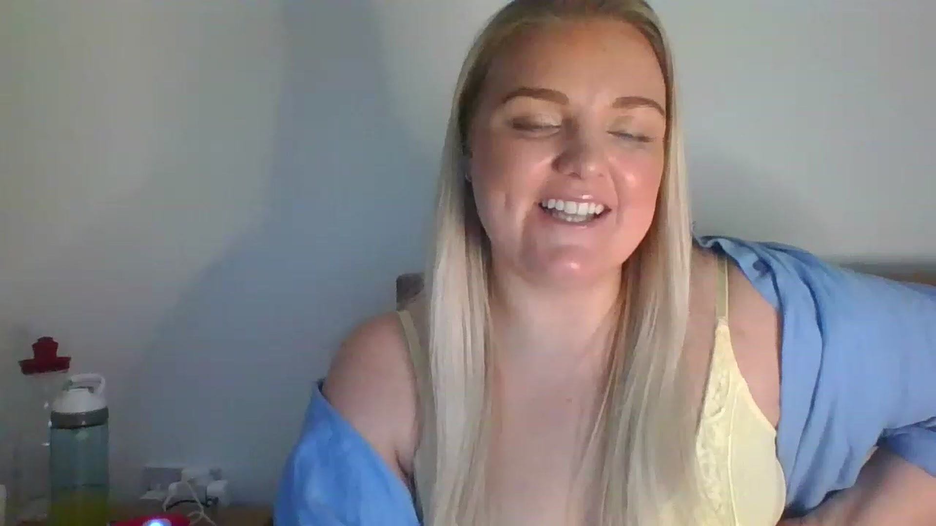 Gallery image thumbnail from JessyLou's myfreecams stream on, 04/14/2023, 21:17 image 17 of 20