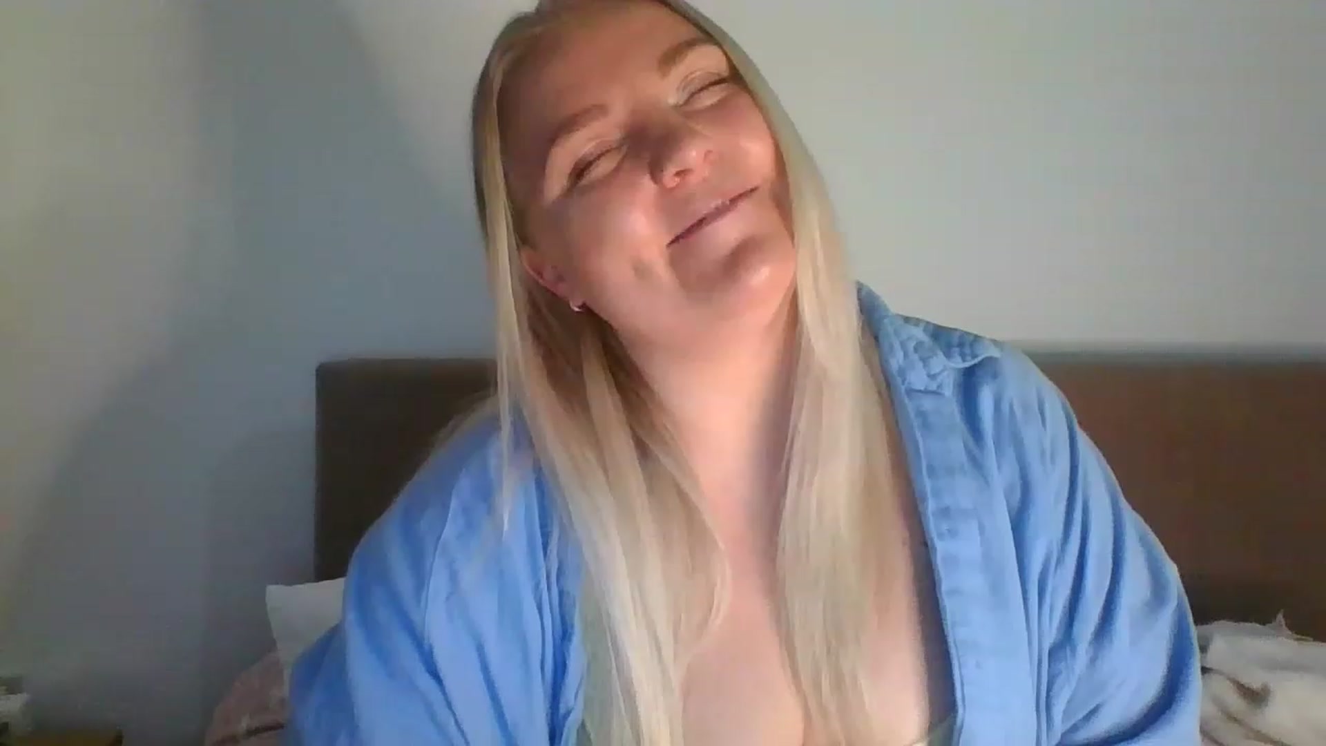 Gallery image thumbnail from JessyLou's myfreecams stream on, 04/15/2023, 21:04 image 10 of 20