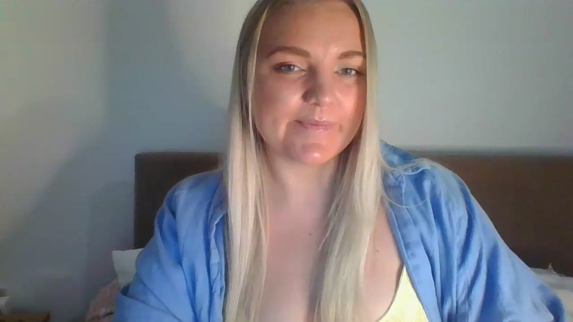 Gallery image thumbnail from JessyLou's myfreecams stream on, 04/15/2023, 21:04 image 14 of 20