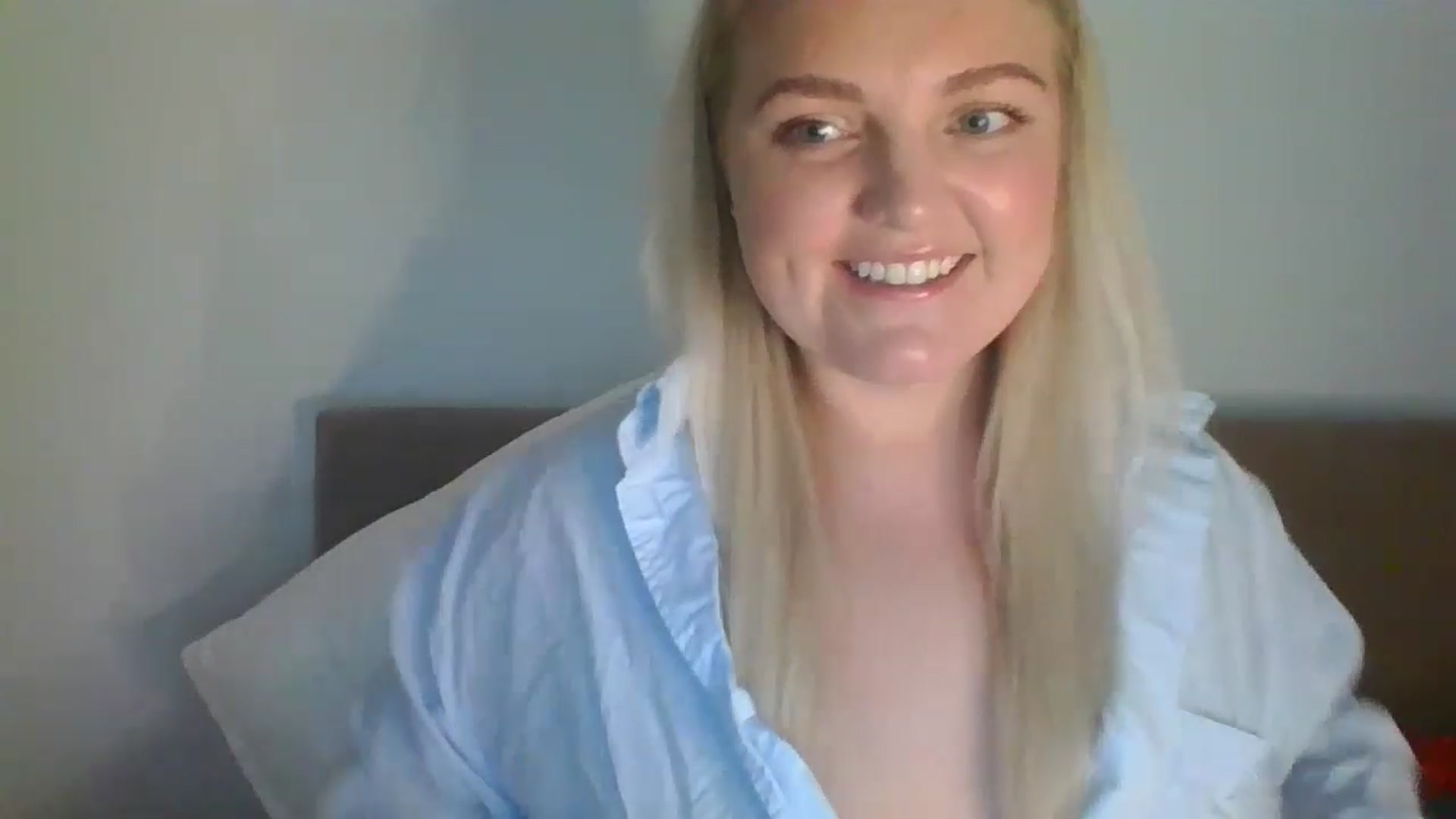 Gallery image thumbnail from JessyLou's myfreecams stream on, 04/18/2023, 20:52 image 14 of 20