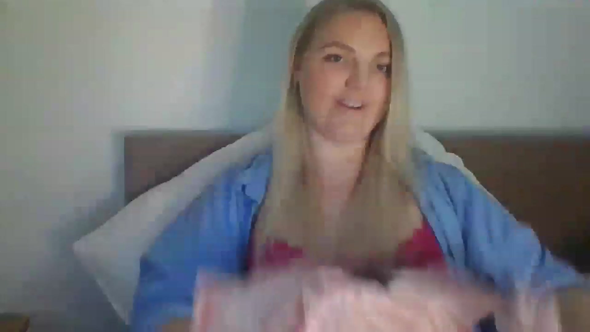 Gallery image thumbnail from JessyLou's myfreecams stream on, 04/18/2023, 20:52 image 4 of 20