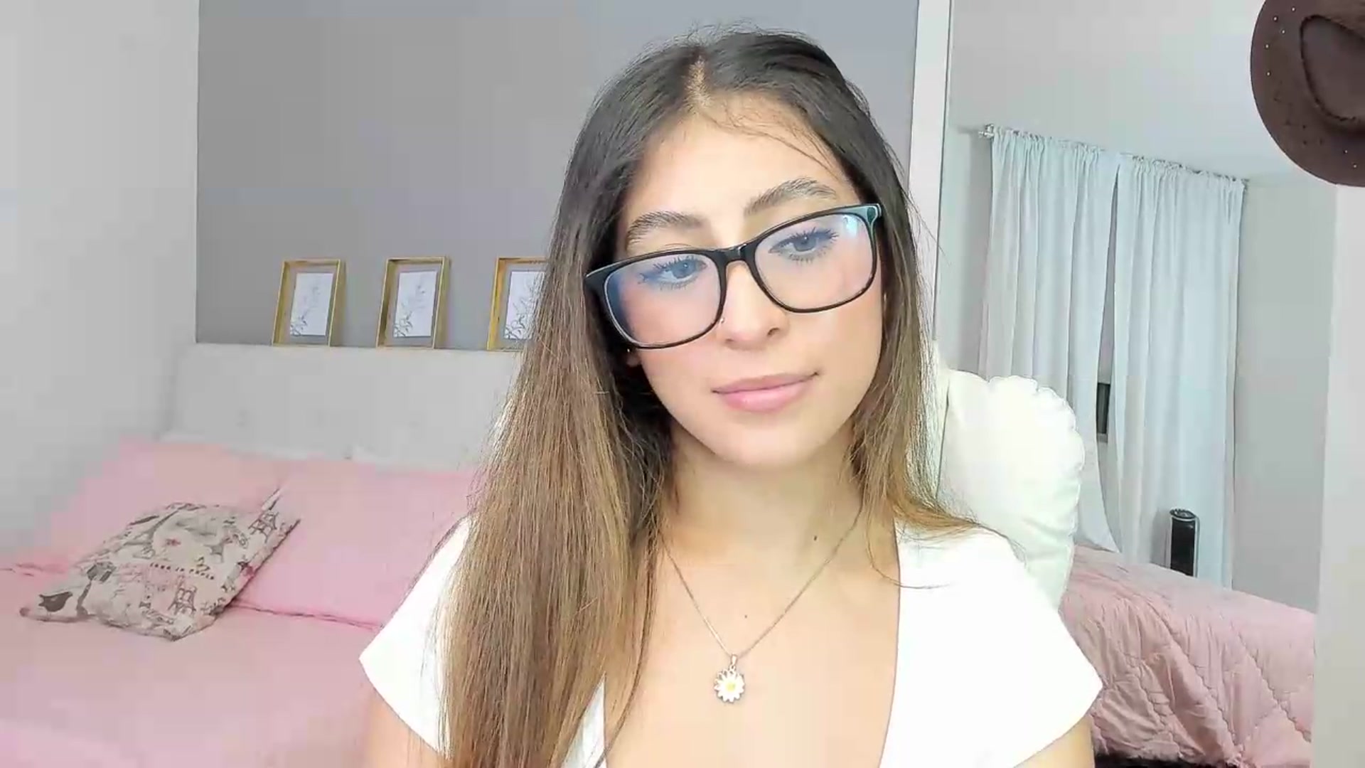 Gallery image thumbnail from Jessy_Jones's myfreecams stream on, 05/13/2026, 01:55 image 4 of 20