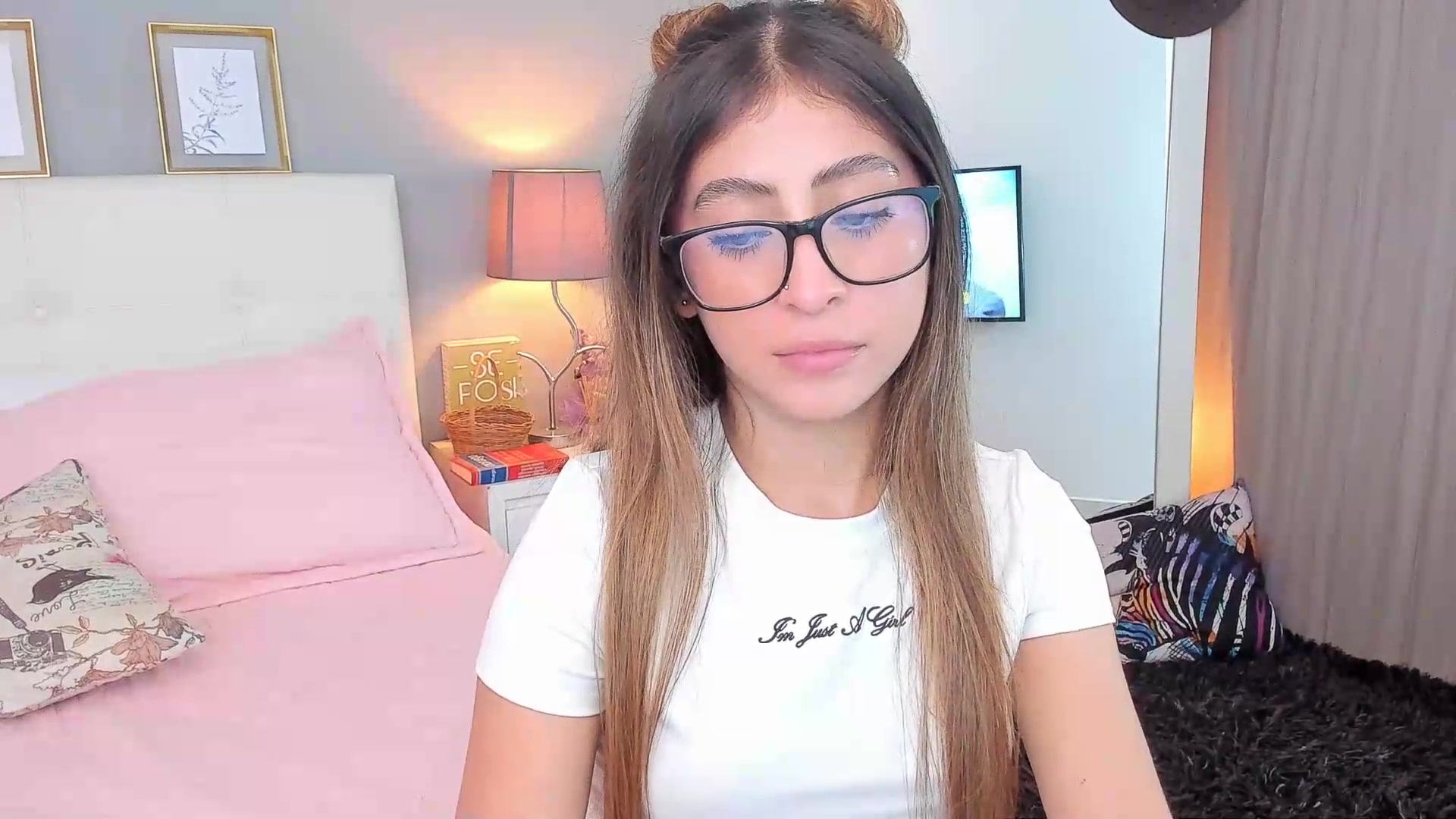 Gallery image thumbnail from Jessy_Jones's myfreecams stream on, 05/15/2026, 03:11 image 17 of 20