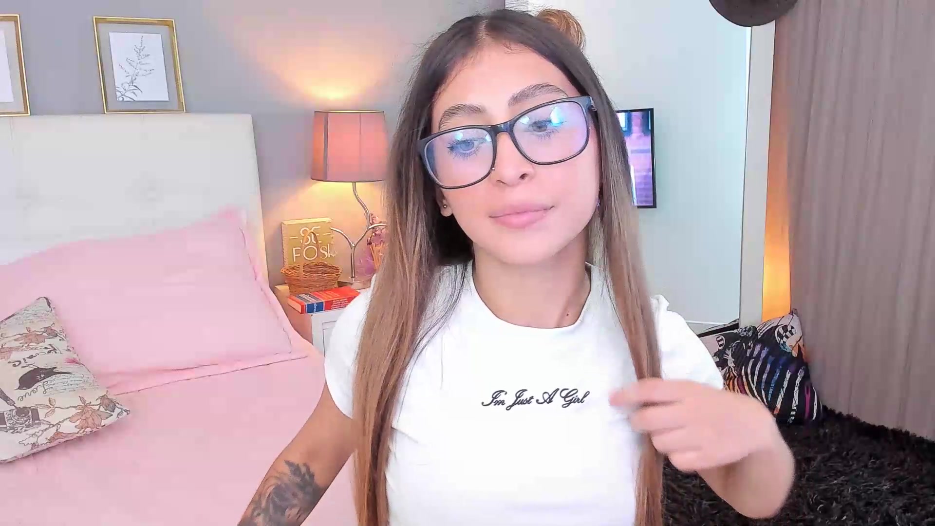 Gallery image thumbnail from Jessy_Jones's myfreecams stream on, 05/15/2026, 03:11 image 18 of 20