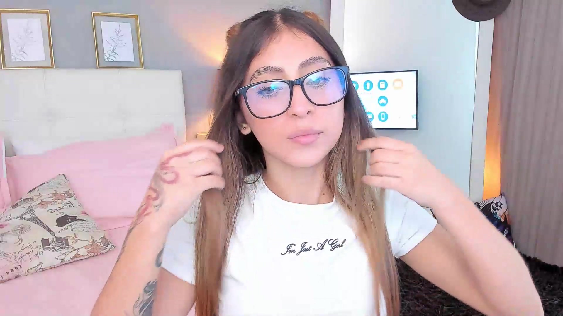 Gallery image thumbnail from Jessy_Jones's myfreecams stream on, 05/15/2026, 03:11 image 20 of 20