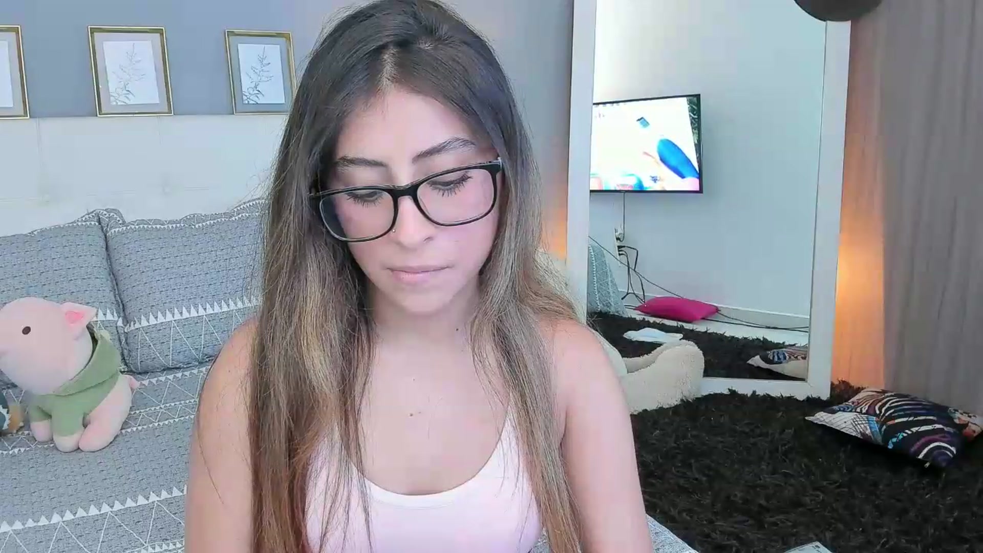 Gallery image thumbnail from Jessy_Jones's myfreecams stream on, 05/19/2026, 03:39 image 7 of 20