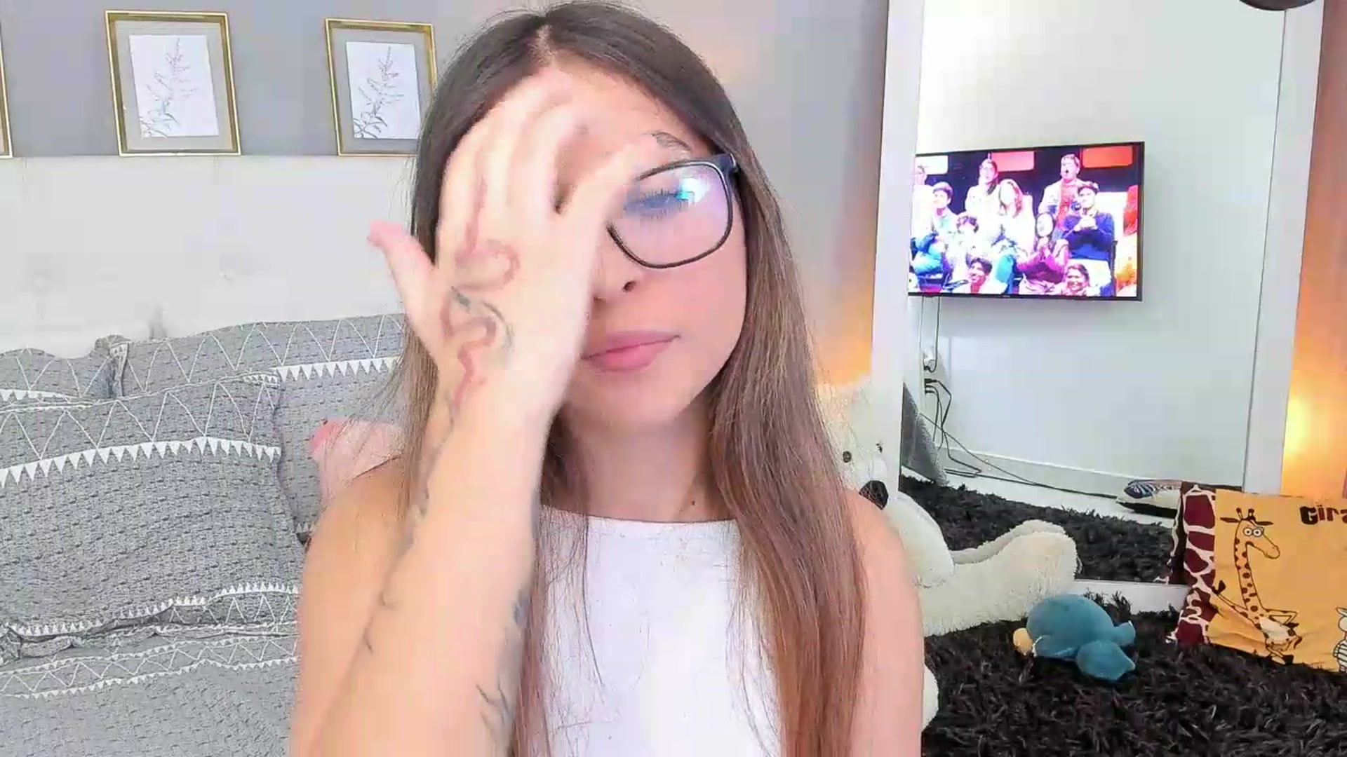 Gallery image thumbnail from Jessy_Jones's myfreecams stream on, 05/24/2026, 03:59 image 9 of 20