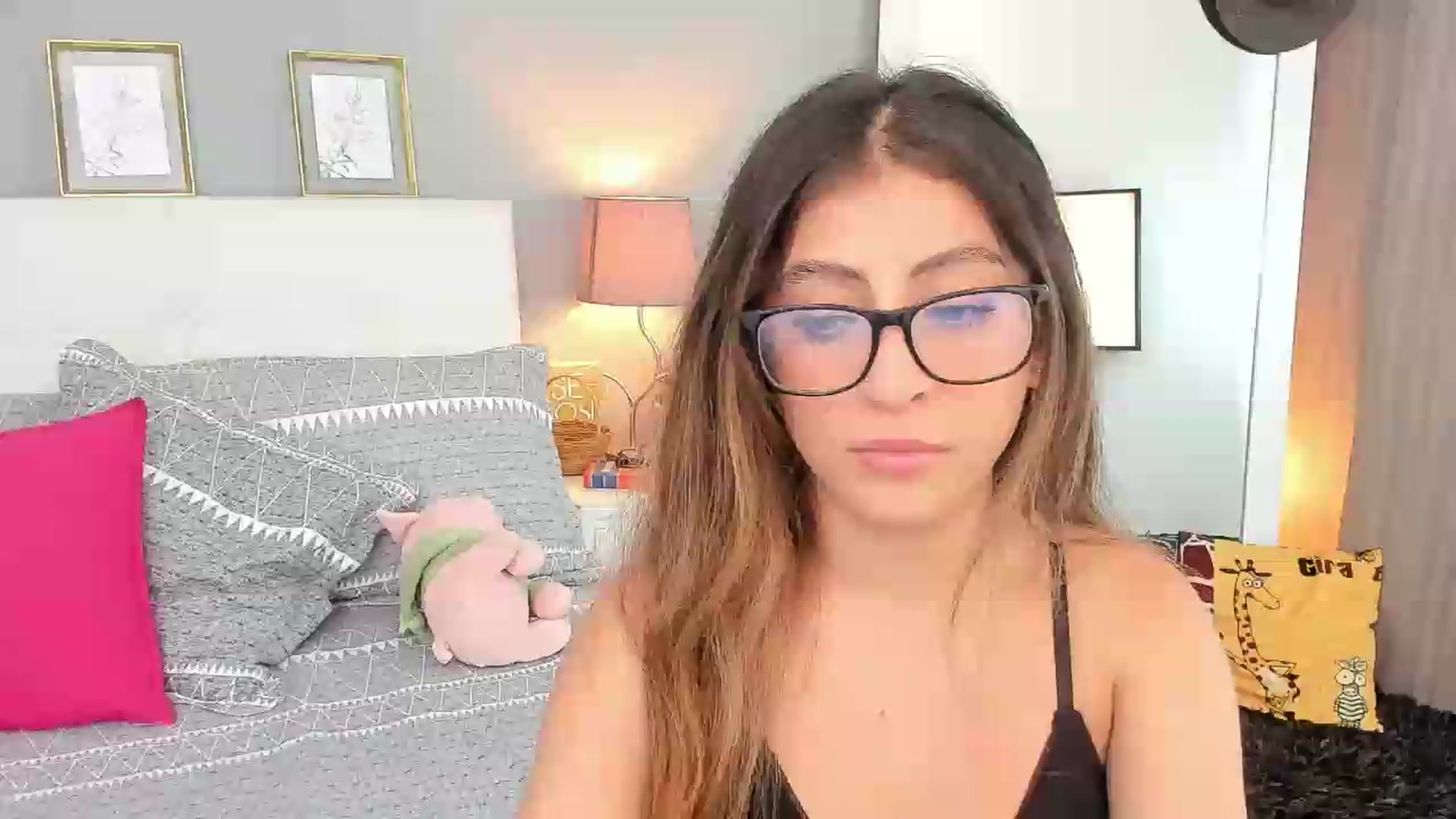 Gallery image thumbnail from Jessy_Jones's myfreecams stream on, 05/26/2026, 03:03 image 4 of 20
