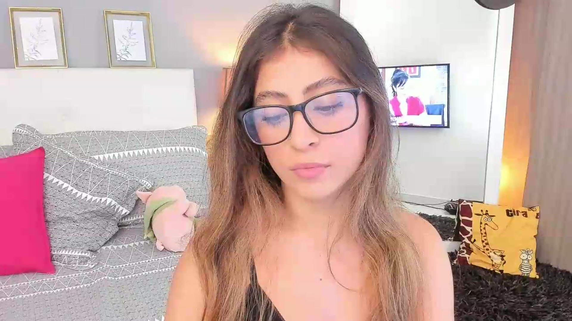 Gallery image thumbnail from Jessy_Jones's myfreecams stream on, 05/26/2026, 03:03 image 18 of 20