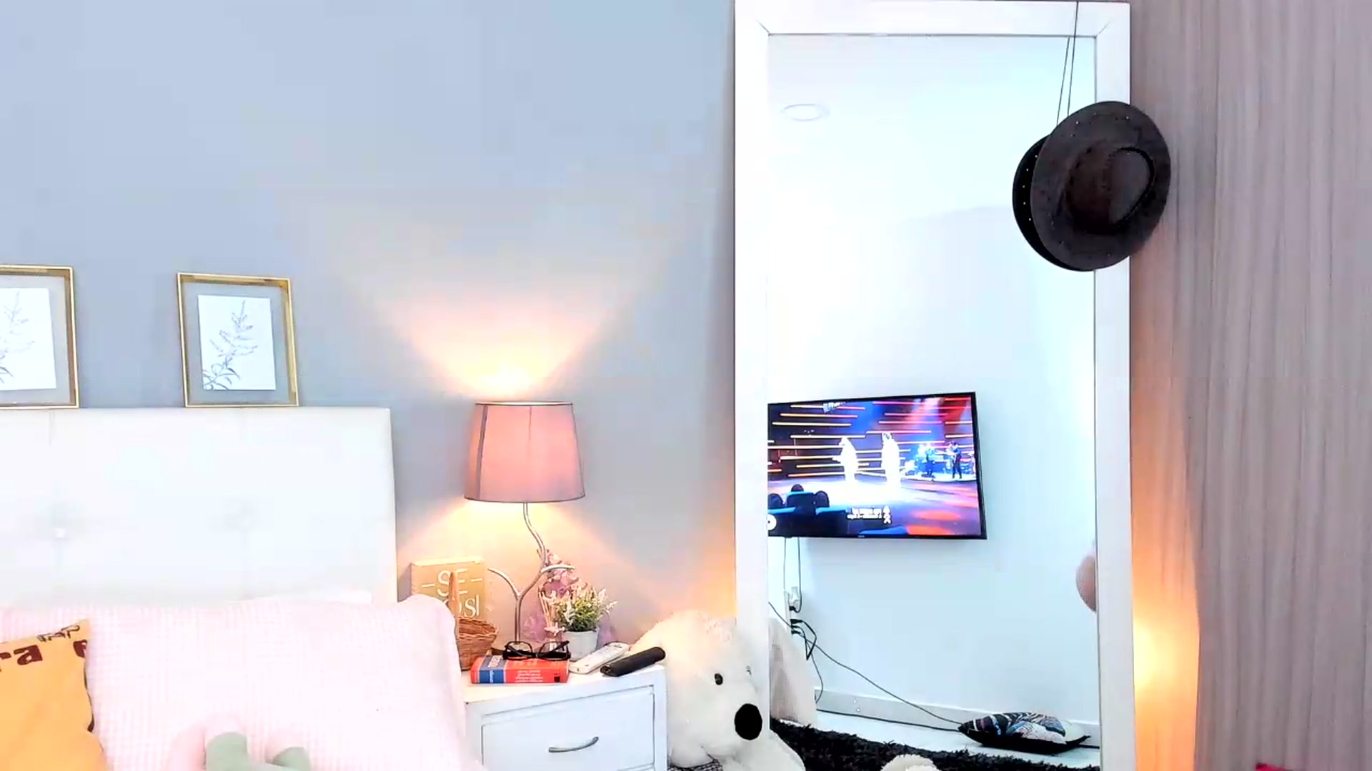 Gallery image thumbnail from Jessy_Jones's myfreecams stream on, 05/27/2026, 03:04 image 2 of 20