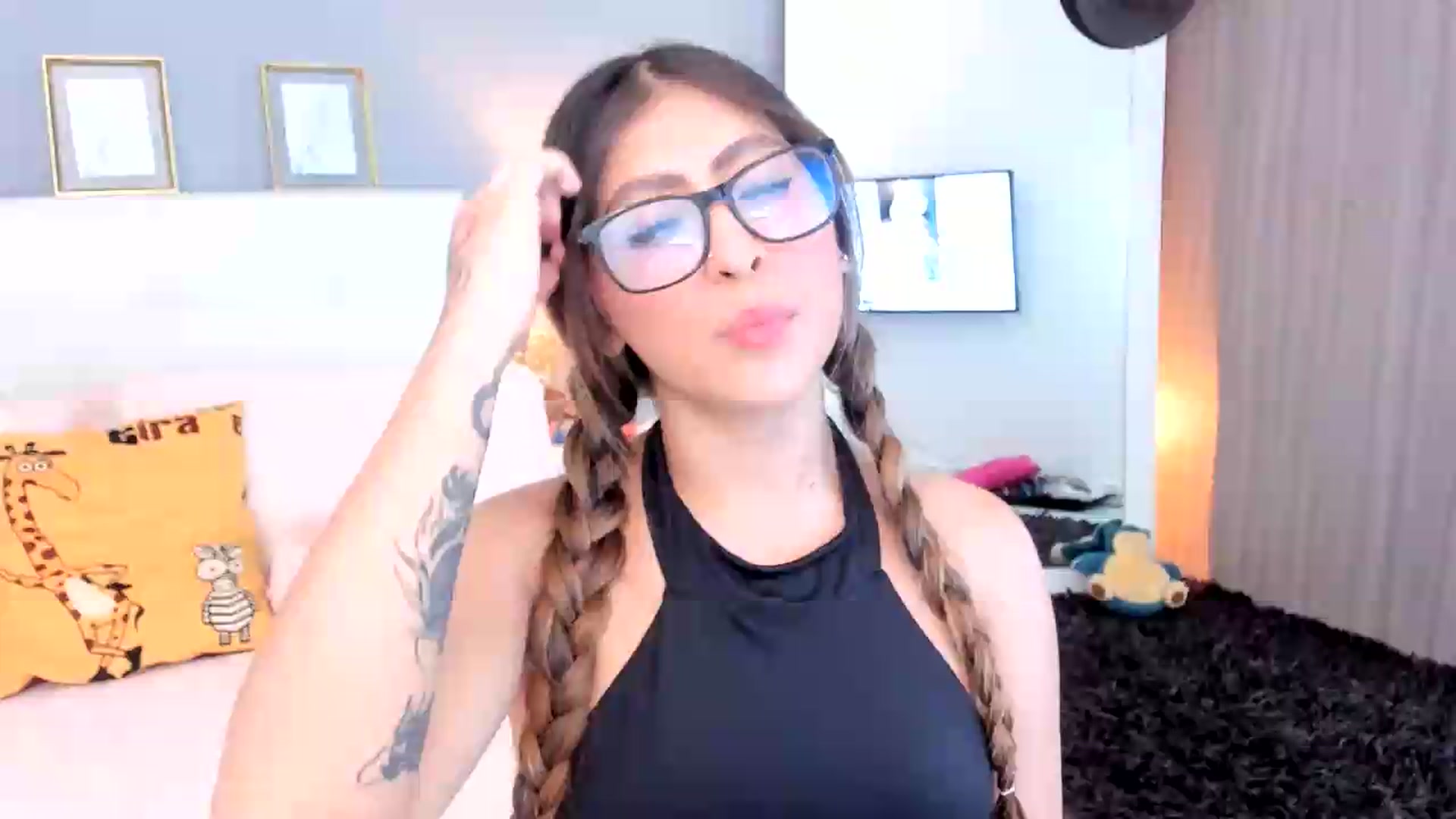 Gallery image thumbnail from Jessy_Jones's myfreecams stream on, 05/28/2026, 24:45 image 1 of 20