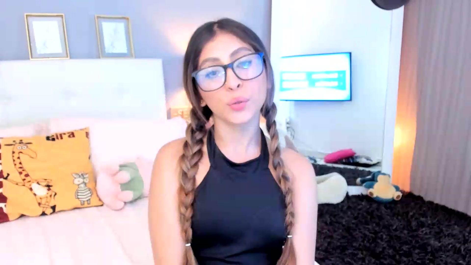 Gallery image thumbnail from Jessy_Jones's myfreecams stream on, 05/28/2026, 24:45 image 14 of 20