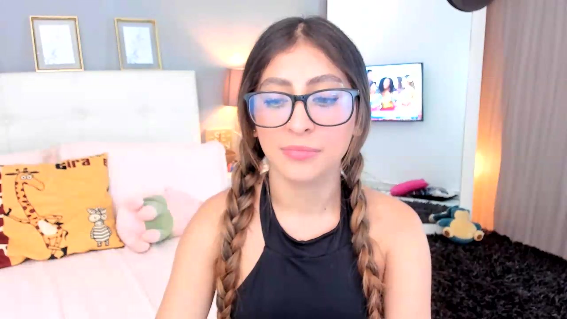Gallery image thumbnail from Jessy_Jones's myfreecams stream on, 05/28/2026, 24:45 image 15 of 20