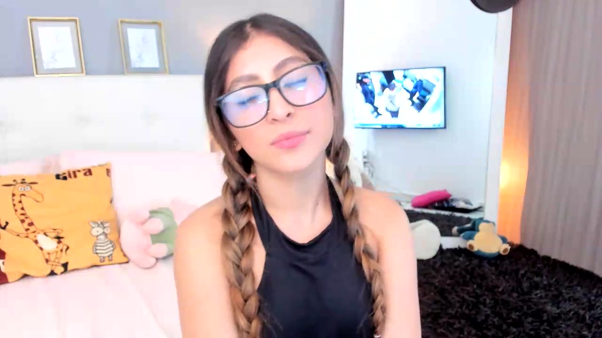 Gallery image thumbnail from Jessy_Jones's myfreecams stream on, 05/28/2026, 24:45 image 12 of 20