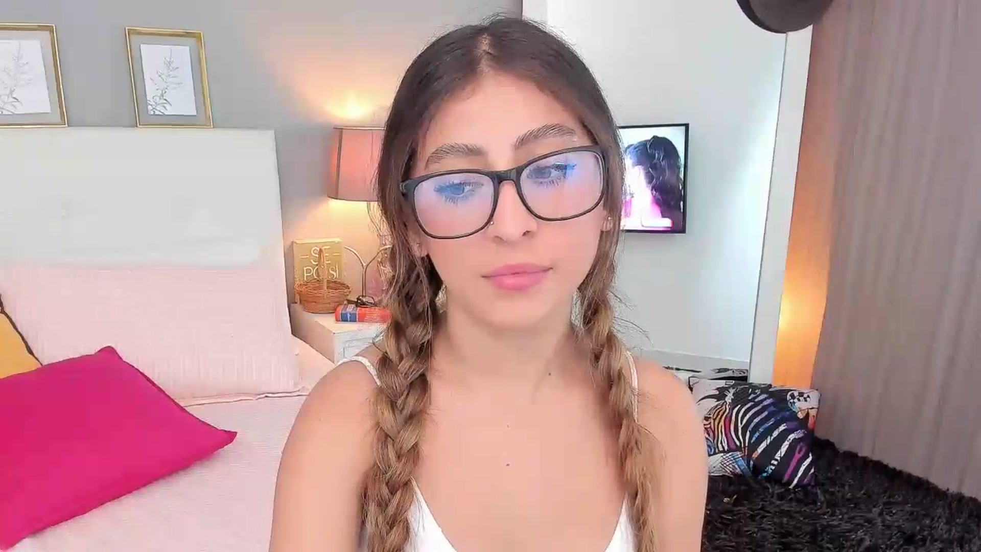 Gallery image thumbnail from Jessy_Jones's myfreecams stream on, 05/29/2026, 03:59 image 17 of 20