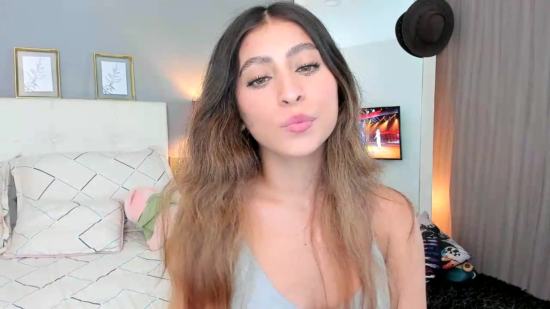 Gallery image thumbnail from Jessy_Jones's myfreecams stream on, 06/05/2026, 02:31 image 4 of 20