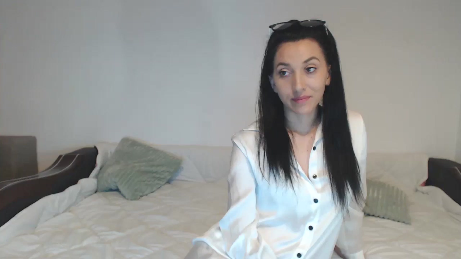 Gallery image thumbnail from Jessyca77's myfreecams stream on, 03/03/2025, 15:27 image 9 of 20