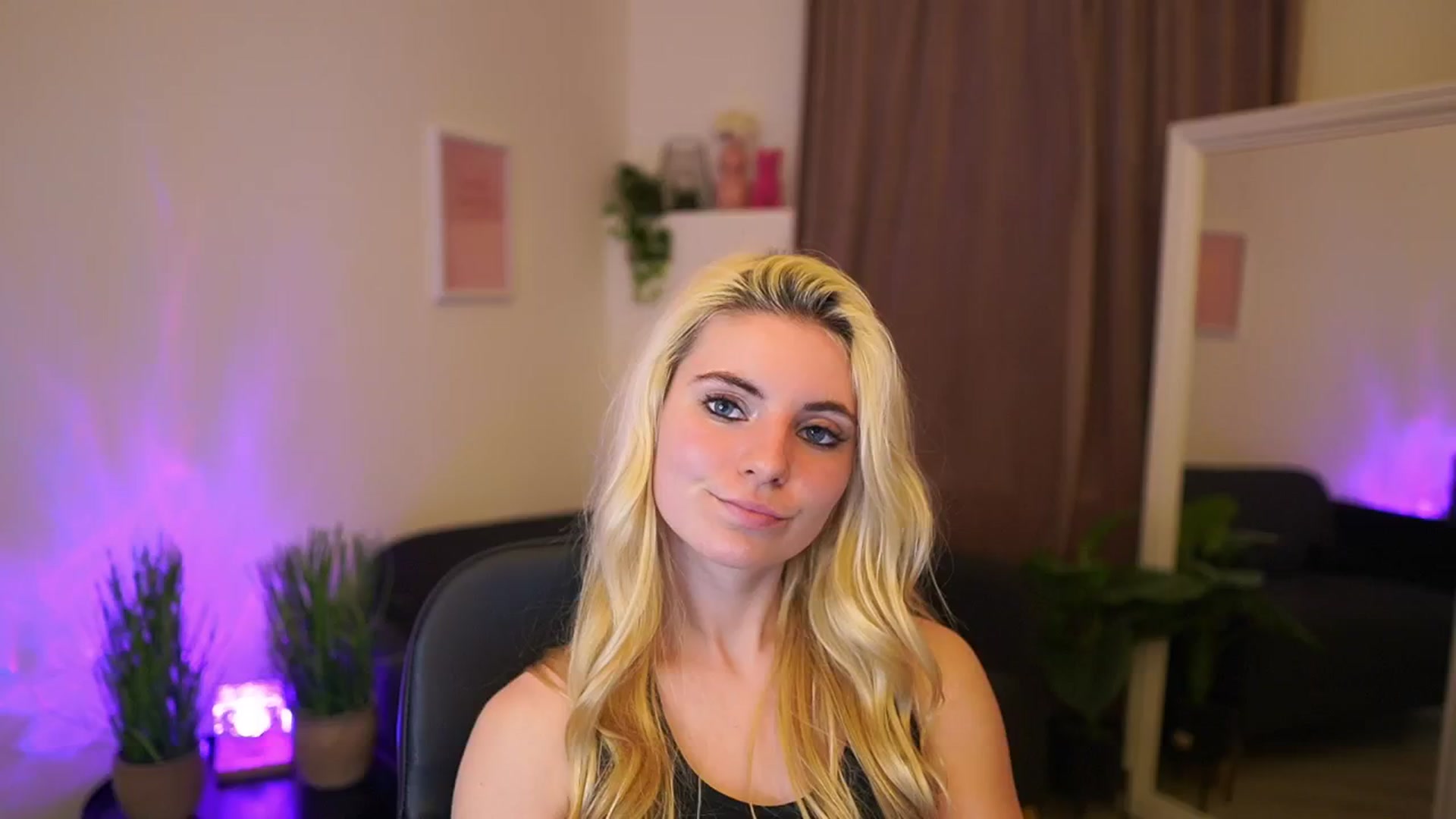Gallery image thumbnail from Jetpearl74's myfreecams stream on, 03/12/2026, 01:16 image 10 of 20